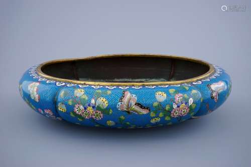 A Chinese cloisonne shallow oval basin, 19th C.