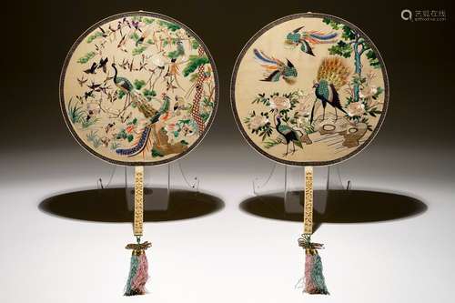 Two Chinese embroidered silk pien mien fans with ivory handle, 18/19th C.