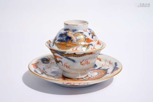 A Chinese Imari-style covered cup and saucer with dragons, Kangxi