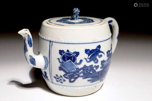 A Chinese blue and white teapot, Kangxi