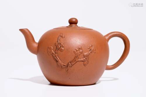 A Chinese Yixing teapot and cover, Kangxi