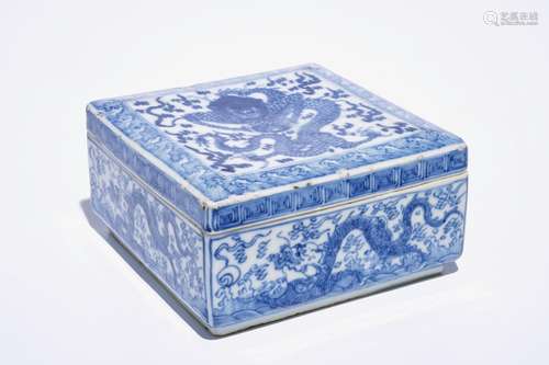 A square Chinese blue and white box and cover with dragons, Kangxi