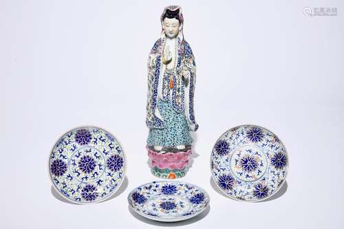 A famille rose model of a Guanyin and three doucai lotus scroll plates, 19/20th C.