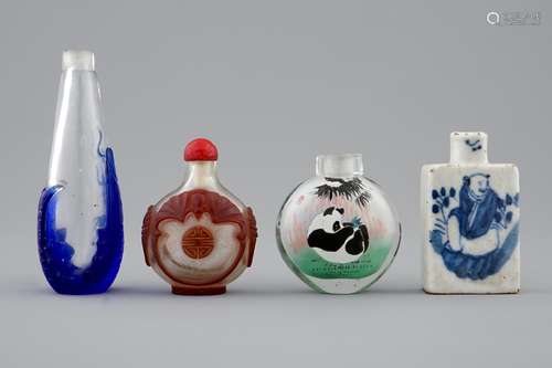 A set of four Chinese glass and porcelain snuff bottles, 19/20th C.