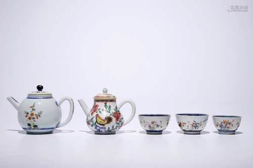 A Chinese famille verte teapot with 3 cups, Kangxi and a famille rose rooster teapot, Yongzheng