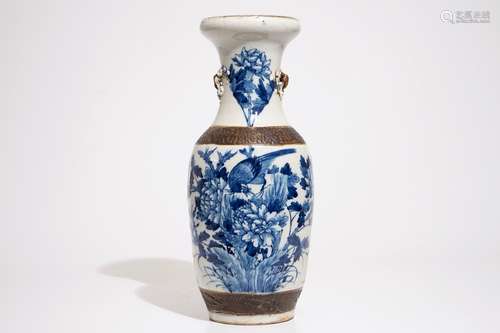 A Chinese Nanking blue and white on crackle ground vase, 19th C.