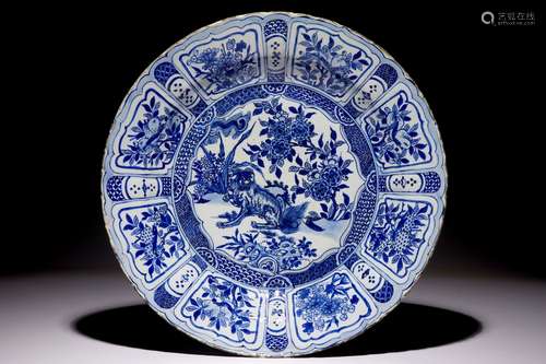 A massive Chinese blue and white kraak porcelain dish with a lion, Ming, Wanli