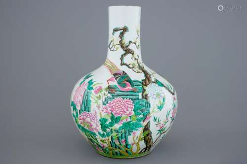 A Chinese famille rose tianqiuping bottle vase with birds among flowers, 19/20th C.