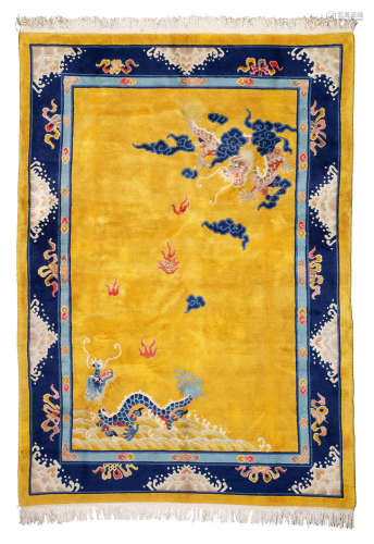 18世纪 黄地苍龙教子图地毯