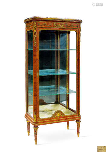 约1890年 法国巴黎 西阿拉黄檀木薄板贴面展示柜