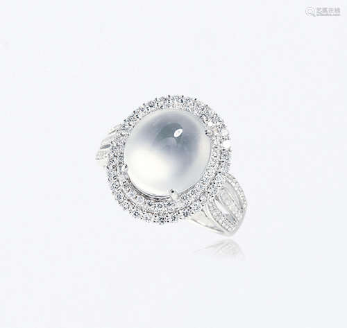 天然白色冰种翡翠「蛋面」配钻石戒指