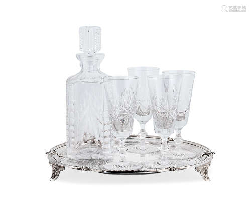 约1940年及1920年 苏格兰 水晶瓶及香槟杯水晶酒具配簪花铸铜鎏银盘 （六件套）