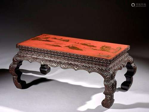 TABLE BASSE EN LAQUE GURI ET SON PLATEAU EN LAQUE ROUGE ET OR, CHINE, DYNASTY QING, XIXe SIÈCLE