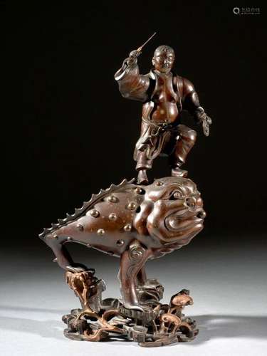 STATUETTE DE LIUHAI CHEVAUCHANT SON CRAPAUD LUNAIRE EN BRONZE, CHINE, FIN DU XIXe-DÉBUT DU XXe SIÈCLE