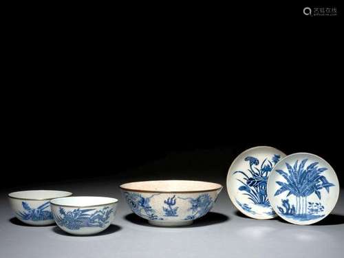 PAIRE DE BOLS, BOL ET DEUX COUPELLES EN PORCELAINE BLEU BLANC, VIETNAM, XIXe SIÈCLE