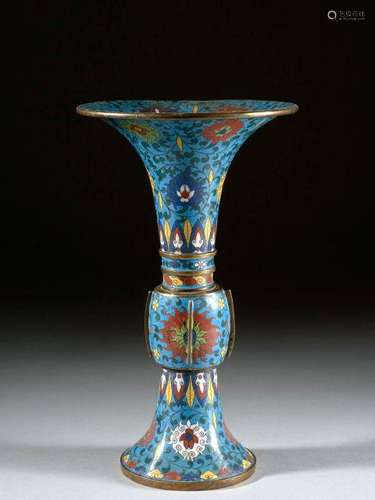 VASE GU EN BRONZE ET ÉMAUX CLOISONNÉS, CHINE, DYNASTIE QING, FIN DU XIXe SIÈCLE