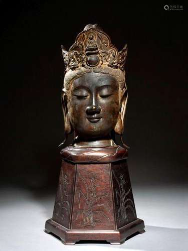 GRANDE TÊTE DE GUANYIN EN BRONZE, CHINE, DYNASTIE QING, XIXe SIÈCLE