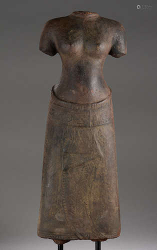 13世纪柬埔寨女性石雕