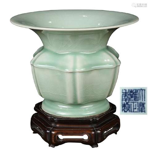 Chinese Celadon Glazed Zhadou