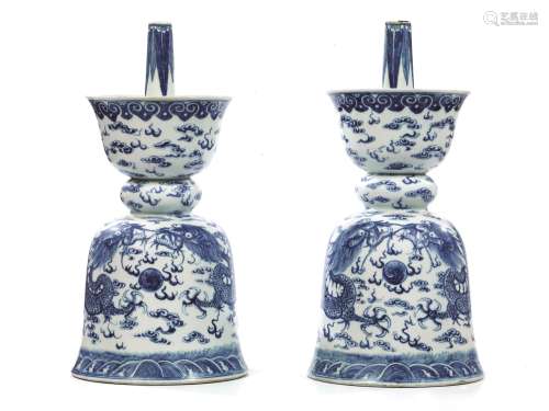 青花双龙烛台，中国，清代，十九世纪