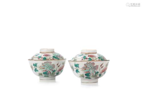 粉彩茶杯盖碗一对，中国，清代 ，十九世纪晚期