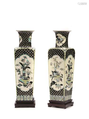 墨彩四方形瓷瓶一对，中国，清代，十九世纪