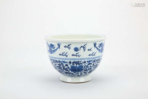 A Chinese Blue and White Porcelain Water Pot with Dragon Pattern