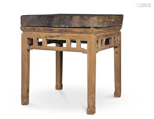 清 练字石与榉木小桌