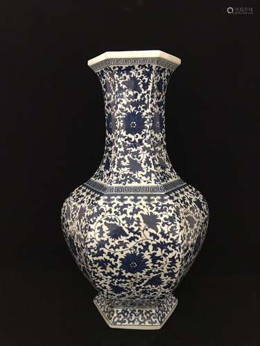 Chinese Blue/White Porcelain Vase