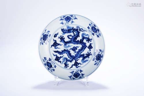 Chinese blue and white porcelain dragon plate, Ming