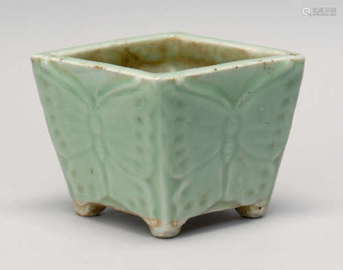 Chinese Celadon Porcelain Jardiniere, Ming Dynasty
