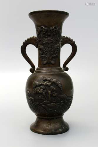 Chinese bronze vase.