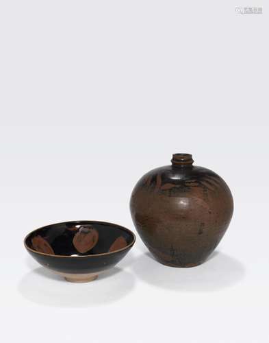 TWO CIZHOU-TYPE BROWN GLAZED CERAMICS WITHRUSSET DECORATIONJin/Yuan dynaty