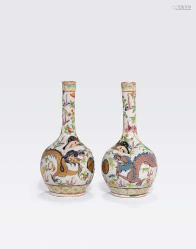 A PAIR OF SMALL STICK NECK VASES WITH UNDERGLAZEBLUE AND FAMILLE ROSE ENAMEL DECORATION