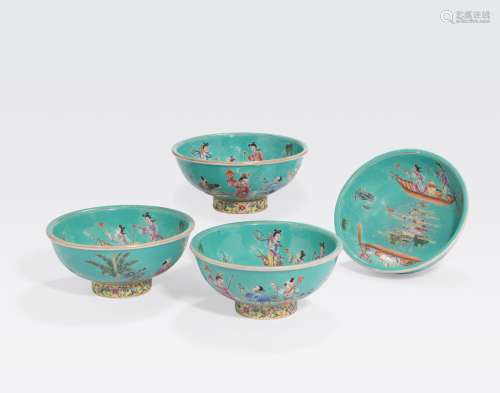 A SET OF FOUR TURQUOISE GROUND BOWLS WITH FAMILLEROSE FIGURE DECORATION