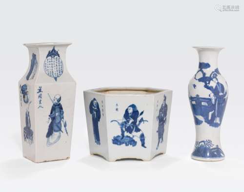 A GROUP OF THREE BLUE AND WHITE VESSELS WITHFIGURAL DECORATION