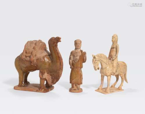 AN ASSEMBLED GROUP OF THREE POTTERY TOMBFIGURES