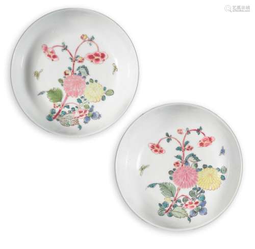 A PAIR OF FAMILLE ROSE ENAMELED SAUCERS