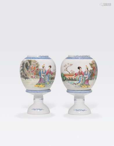 A PAIR OF FAMILLE ROSE ENAMELED TWO-SECTIONLANTERNS
