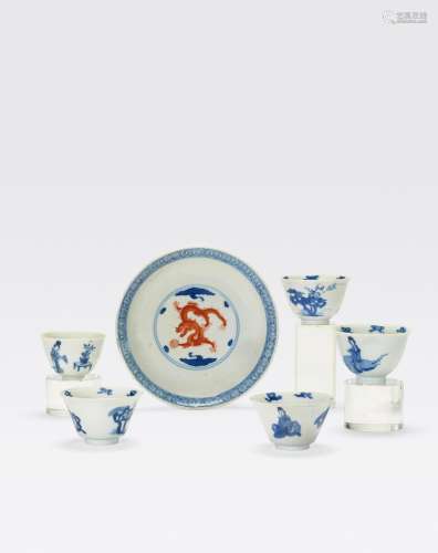 A GROUP OF FIVE BLUE AND WHITE TEACUPS