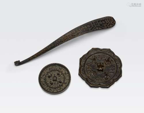 A GROUP OF EARLY STYLE BRONZE ACCESSORIES