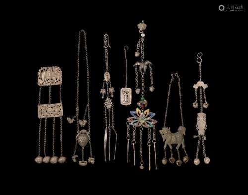 AN ASSEMBLED GROUP OF SEVEN SILVER ACCESSORIES