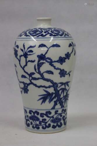 A YELLOW GLAZE MEIPING VASE