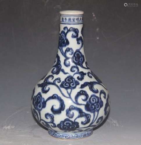 A BLUE AND WHITE BOTTLE VASE, XUEDE SIX-CHARACTER MARK
