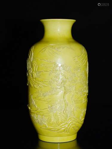 A YELLOW GALZE CARVED VASE, QIANLONG SIX-CHARACTER MARK