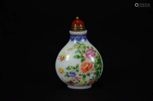A FAMILLE ROSE SNUFF BOTTLE, QIANLONG FOUR-CHARACTER MARK