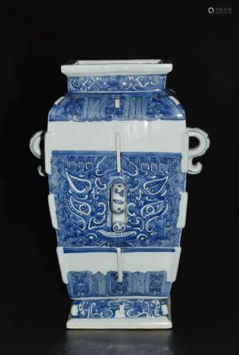 A BLUE AND WHITE SQUARE VASE, QIANLONG SIX-CHARACTER MARK