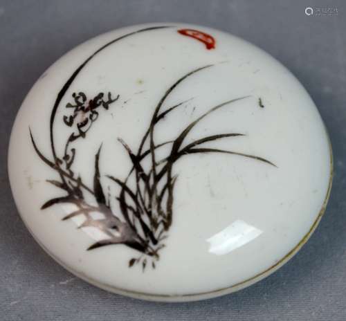 Chinese Grisaille Painted Porcelain Paste Box