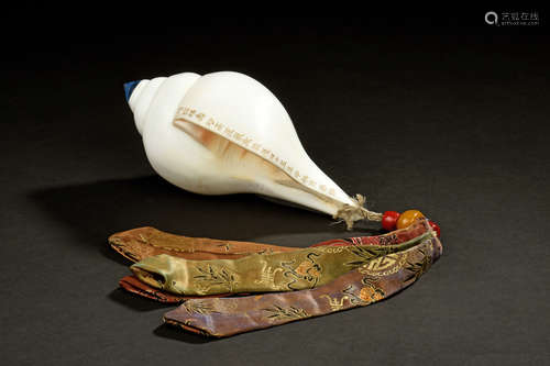 WHITE SHANKA ORNATE WITH AMBER AND GLASS