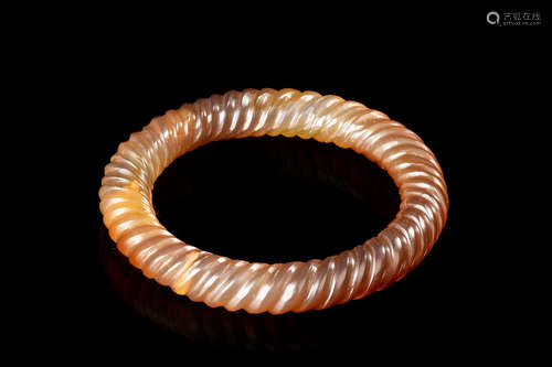 AGATE CARVED SPIRAL BAND